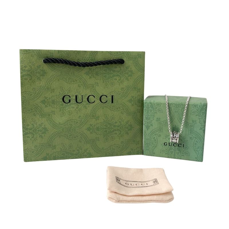 G*u*i necklaces